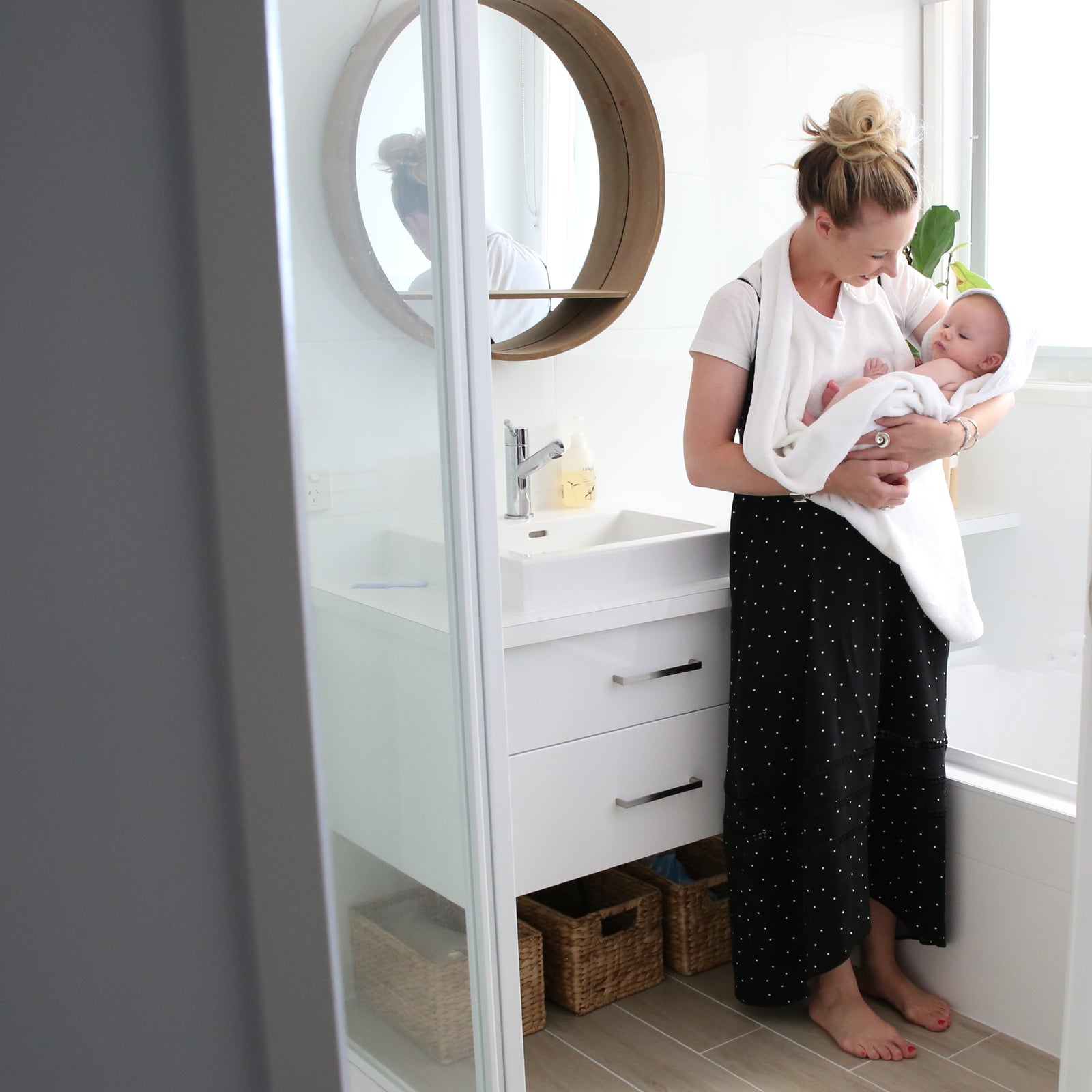 @thestyledfiles using our Hands Free Baby Bath Towel